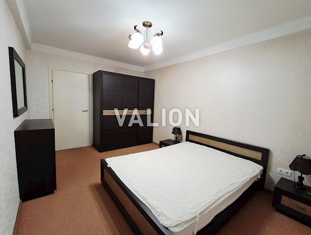 Продаж 2 кімнатної квартири на Русанівському бульварі 9