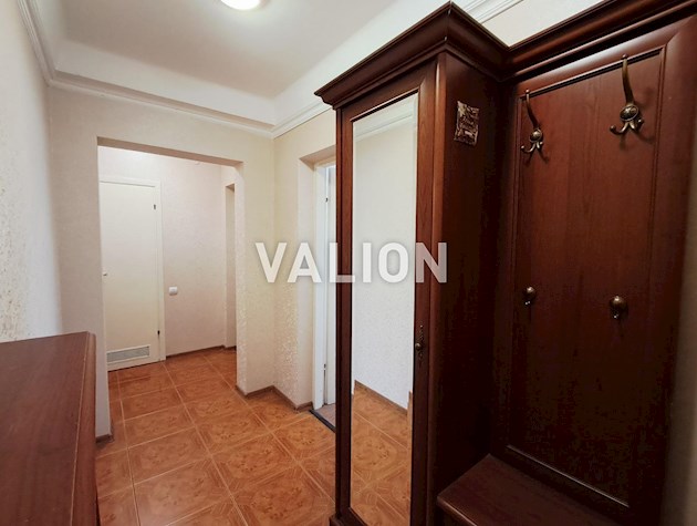 Продаж 2 кімнатної квартири на Русанівському бульварі 9