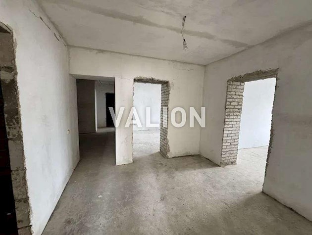 Продажа 4-комнатной квартиры ул. Анны Ахматовой 3