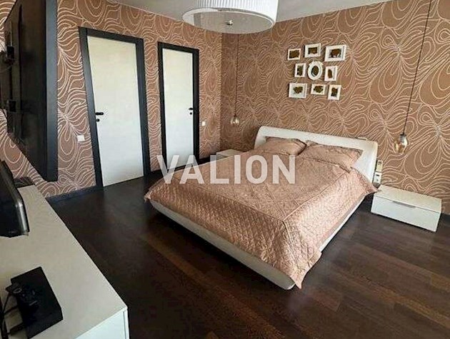 Продажа 4-комнатной квартиры на просп.Лобановского (Краснозвездный), 4а