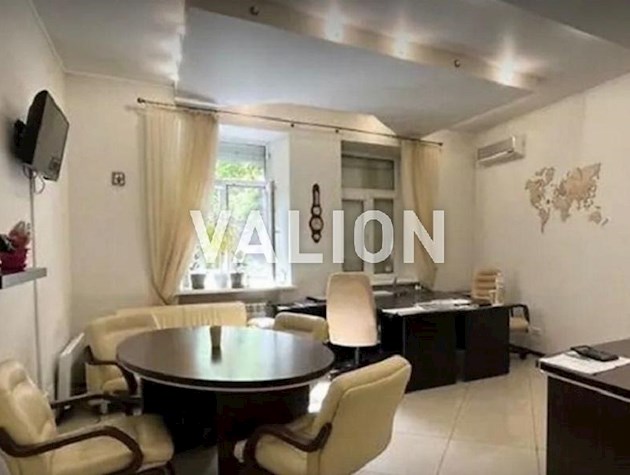 Продам 2 комнатную квартиру в историческом Центре Киева.ул. Шелковичная 18