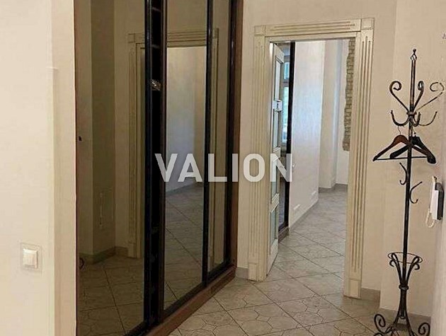 Продається 4-кімнатна квартира Крутий узвіз, 5