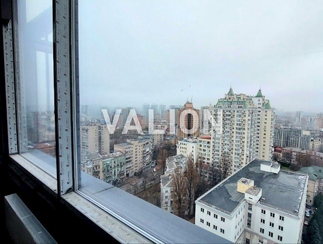 Видовий 3к пентхаус у будинку бізнес-класу вул. Січових Стрільців,44а в історичній частині Києва з терасою на даху