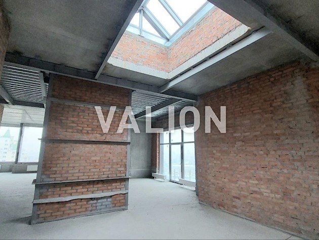 Видовий 3к пентхаус у будинку бізнес-класу вул. Січових Стрільців,44а в історичній частині Києва з терасою на даху