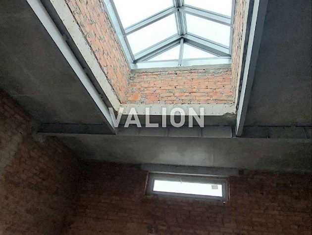 Видовий 3к пентхаус у будинку бізнес-класу вул. Січових Стрільців,44а в історичній частині Києва з терасою на даху