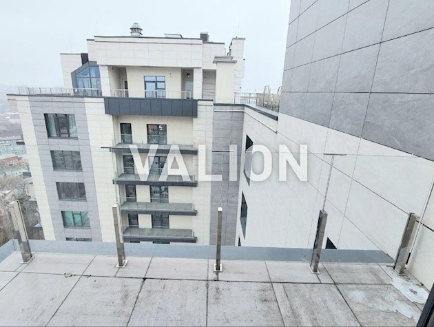 Видовий 3к пентхаус у будинку бізнес-класу вул. Січових Стрільців,44а в історичній частині Києва з терасою на даху