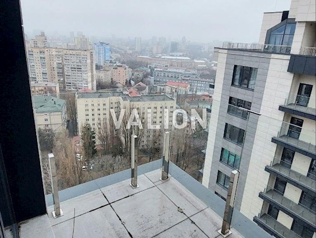 Видовий 3к пентхаус у будинку бізнес-класу вул. Січових Стрільців,44а в історичній частині Києва з терасою на даху