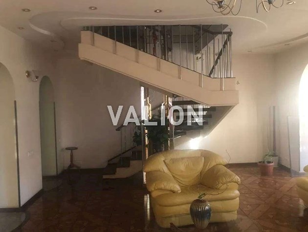 Продажа 4-х комнатной квартиры Белорусская ул.5