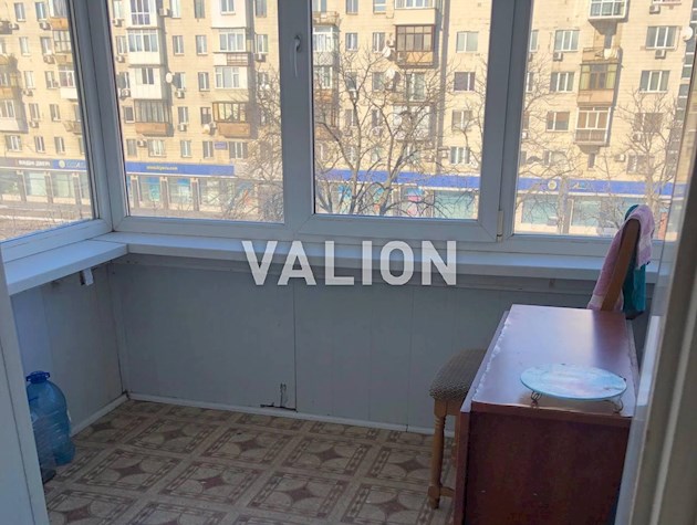 Продам четырехкомнатную квартиру в сердце Киева, проспект Берестейский 1.