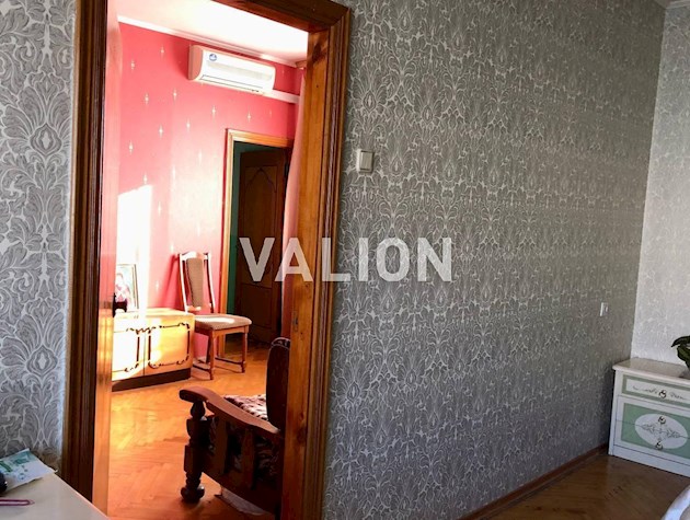 Продам четырехкомнатную квартиру в сердце Киева, проспект Берестейский 1.