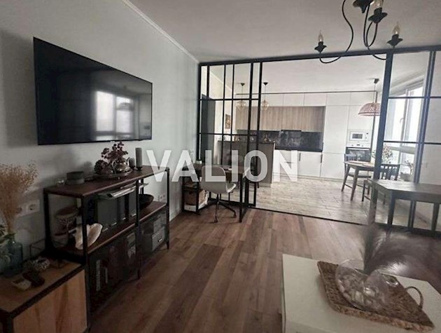 Продажа 3-к квартиры просп. Европейского Союза 41а