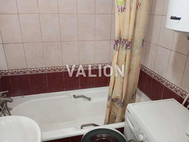 Продам 5-комнатную квартиру Днепровский район, ул. Братиславская, 13