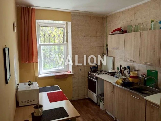 Продам 5-комнатную квартиру Днепровский район, ул. Братиславская, 13