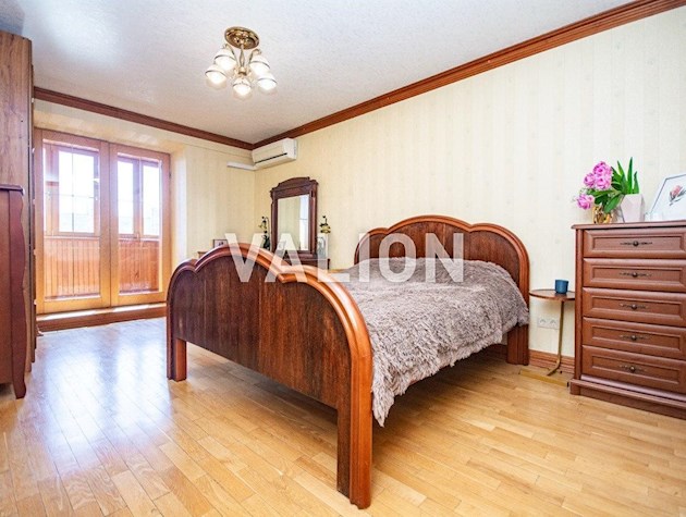 Дворівнева 4-кімнатна квартира на Позняках вулиця Драгоманова 17