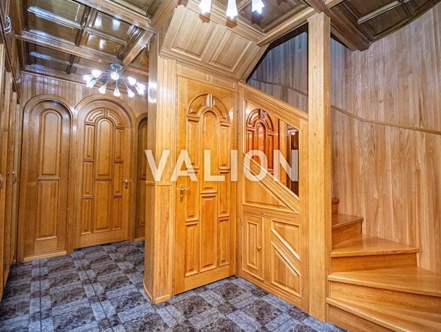 Дворівнева 4-кімнатна квартира на Позняках вулиця Драгоманова 17