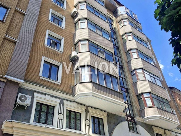 Продается двухсторонняя 3к квартира в центре Киева ул. Кропивницкого, 9 с шикарным видом