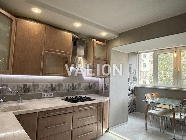 Продажа: 3к квартира с современным ремонтом ул. Нежинская 10 Соломенский район