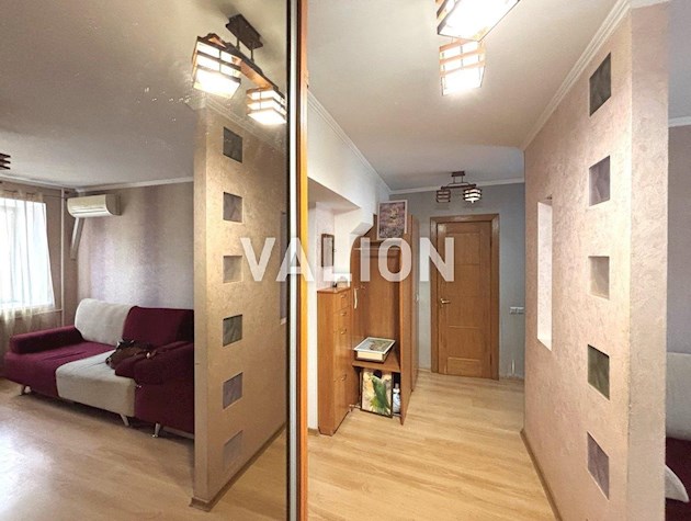 Продажа: 3к квартира с современным ремонтом ул. Нежинская 10 Соломенский район