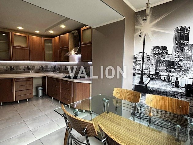 Продажа: 3к квартира с современным ремонтом ул. Нежинская 10 Соломенский район