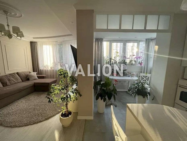 Стильная просторная 3к-квартира ул. Ревуцкого, 7в