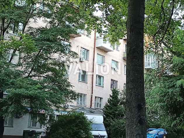 Продажа 2 комнатной квартиры, сталинка, ул. Владимира Винниченко, 20 в центре. Шевченковском районе.
