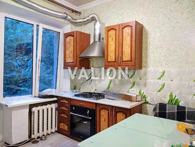Продажа 2 комнатной квартиры, сталинка, ул. Владимира Винниченко, 20 в центре. Шевченковском районе.