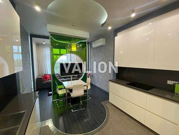 Продаж 2-кімнатної квартири на вул. Парково-Сирецька, 4В