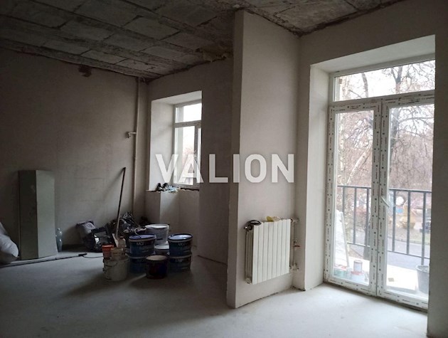 Продаж 2 кім квартири, вул Велика Житомирська 16, 2 поверх, під ремонт