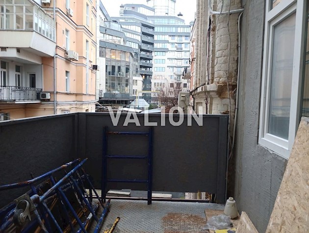 Продаж 2 кім квартири, вул Велика Житомирська 16, 2 поверх, під ремонт