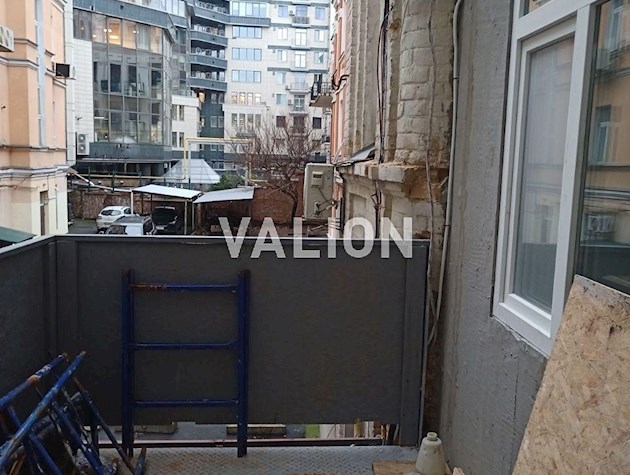 Продаж 2 кім квартири, вул Велика Житомирська 16, 2 поверх, під ремонт