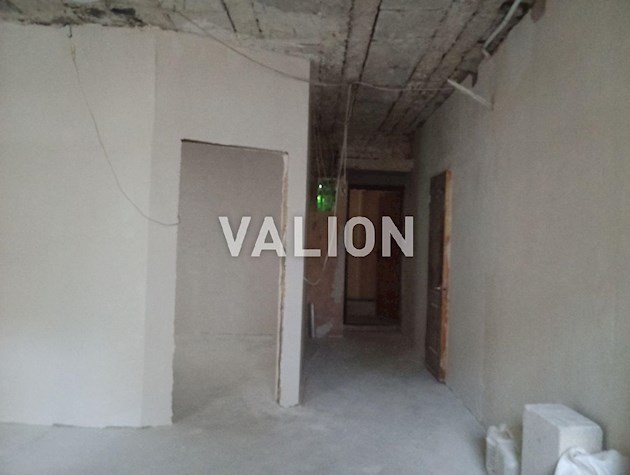 Продаж 2 кім квартири, вул Велика Житомирська 16, 2 поверх, під ремонт