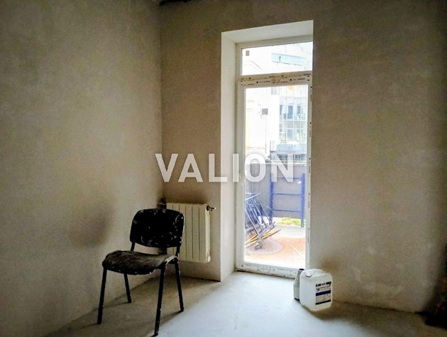 Продаж 2 кім квартири, вул Велика Житомирська 16, 2 поверх, під ремонт