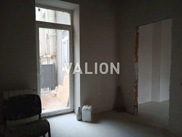 Продаж 2 кім квартири, вул Велика Житомирська 16, 2 поверх, під ремонт