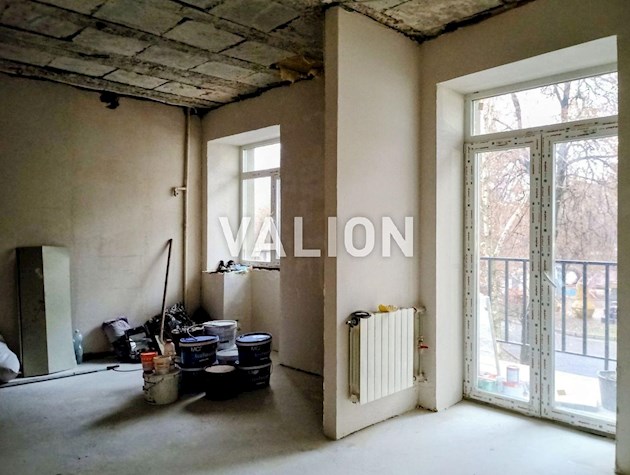 Продаж 2 кім квартири, вул Велика Житомирська 16, 2 поверх, під ремонт