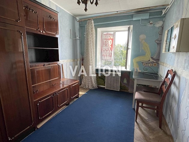 Продается просторная 4 комнатная квартира по адресу ул. Тульчинская, 7, Подольский район, массив Куреневка.