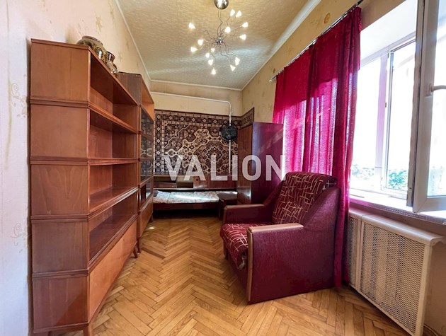 Продается просторная 4 комнатная квартира по адресу ул. Тульчинская, 7, Подольский район, массив Куреневка.