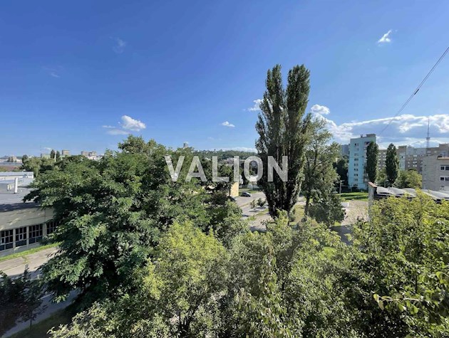 Продается просторная 4 комнатная квартира по адресу ул. Тульчинская, 7, Подольский район, массив Куреневка.