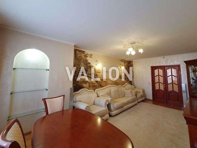 Продаж 3-к квартири вул. Анни Ахматової 16б