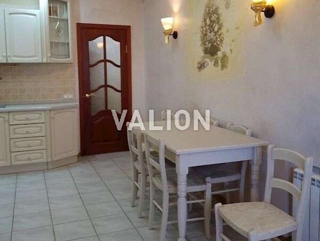 Продаж 3-к квартири вул. Анни Ахматової 16б