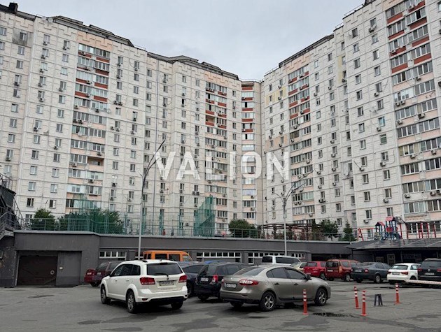 Продается 3х кімнатна квартира вул. І.Пулюя 2 з меблями та технікою