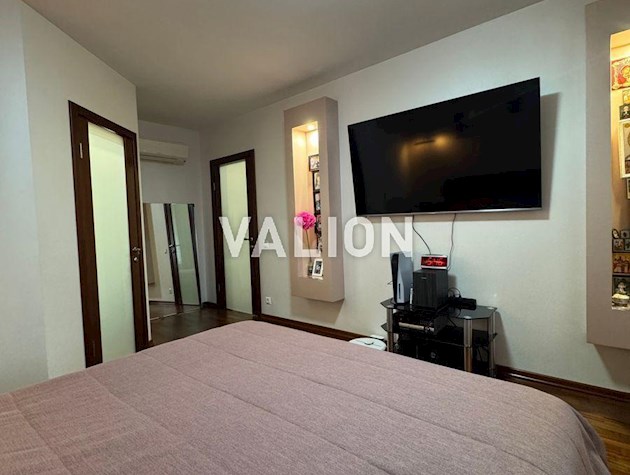 Продается 3х кімнатна квартира вул. І.Пулюя 2 з меблями та технікою