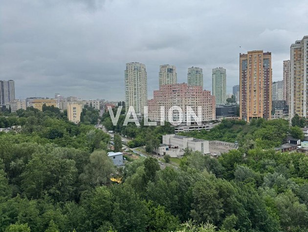 Продается 3х кімнатна квартира вул. І.Пулюя 2 з меблями та технікою