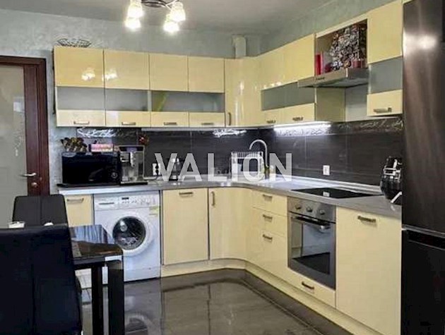 Продается 3х кімнатна квартира вул. І.Пулюя 2 з меблями та технікою