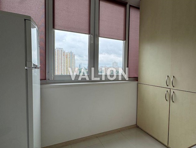 Продается 3х кімнатна квартира вул. І.Пулюя 2 з меблями та технікою