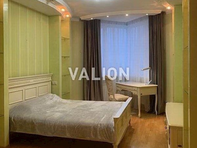 Продаж 4-кімнатна вул. Срібнокільська, 1 Дарницький район