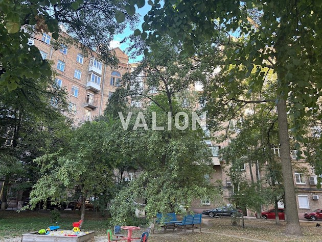 Продам 2 комнатную квартиру рядом с Мариинским парком, улица Михаила Грушевского, 34/1, Арсенальна