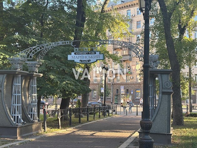 Продам 2 комнатную квартиру рядом с Мариинским парком, улица Михаила Грушевского, 34/1, Арсенальна