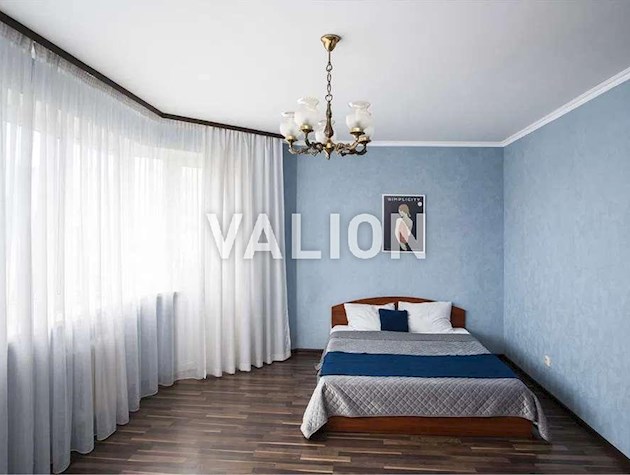 Продается трехкомнатная квартира на ул.Мишуги Александра, 8.