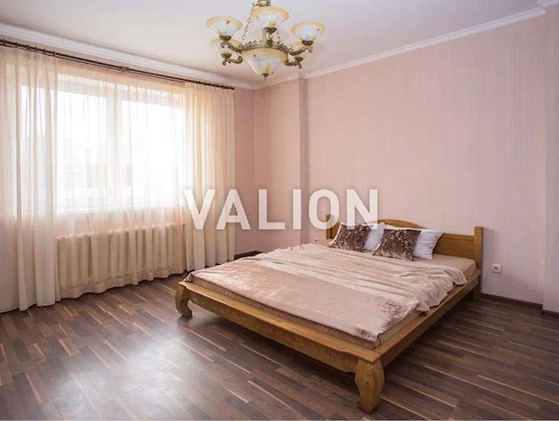 Продается трехкомнатная квартира на ул.Мишуги Александра, 8.