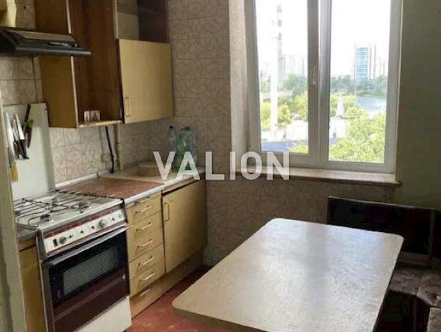 Продаж 3-к квартири вул Здолбунівська 3